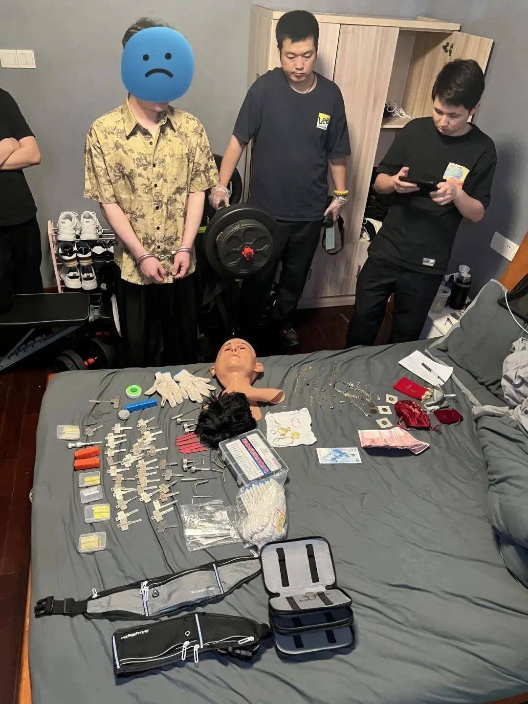 “變臉”大盜落網<strong></p>
<p>硅膠</strong>！硅膠面具難逃法眼:硅膠